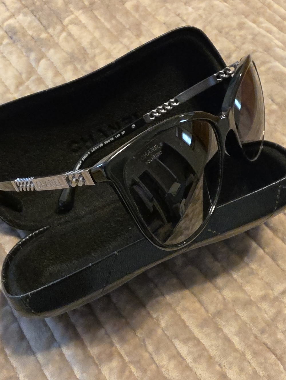 CHANEL Black Cat-Eye Sunglasses with Silver Chain-Detail Temples